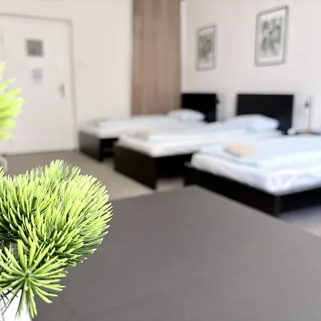Black Style Moravske Namesti Hostel *