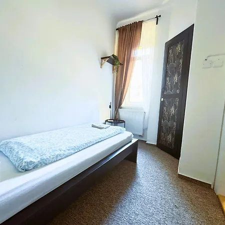 Black Style Moravske Namesti Hostel *