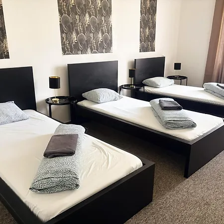 Black Style Moravske Namesti Hostel *