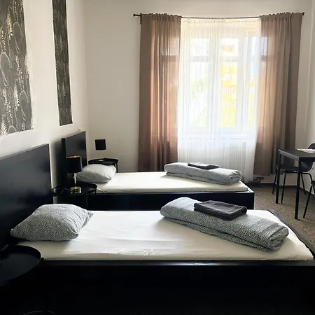 Black Style Moravske Namesti Hostel *